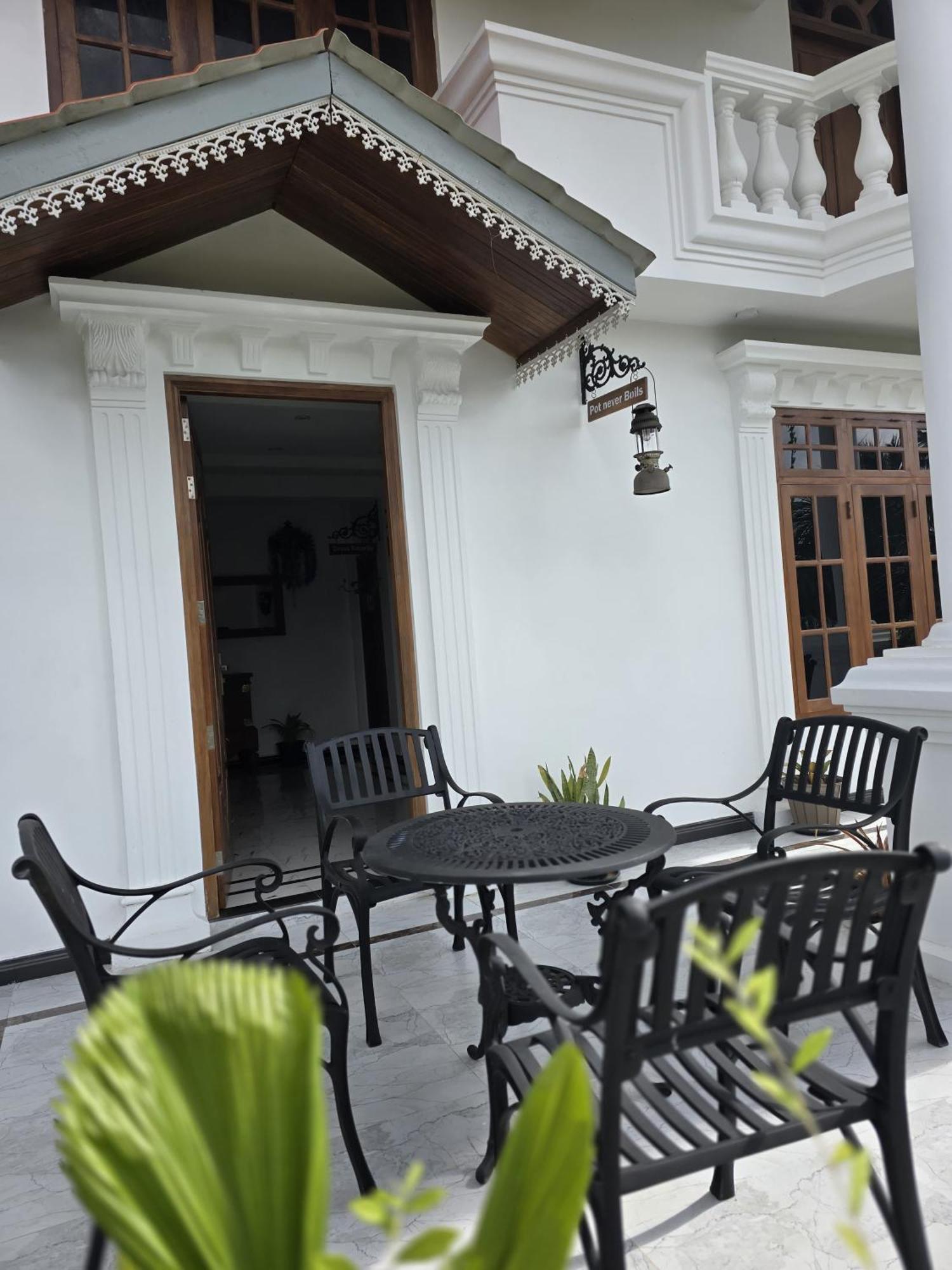 Munril Guest Jaffna Exterior foto